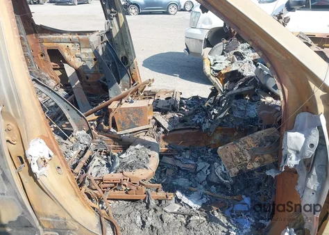 2024 Toyota Tundra Hybrid 1794 Edition из США, поврежденный, VIN 5TFMC5DB4RX051233